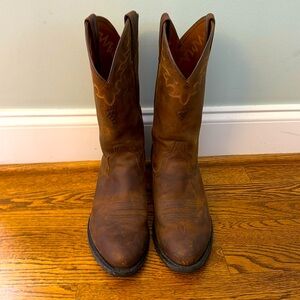 Men’s size 10.5 Ariat Sedona Western Boots Distressed Brown